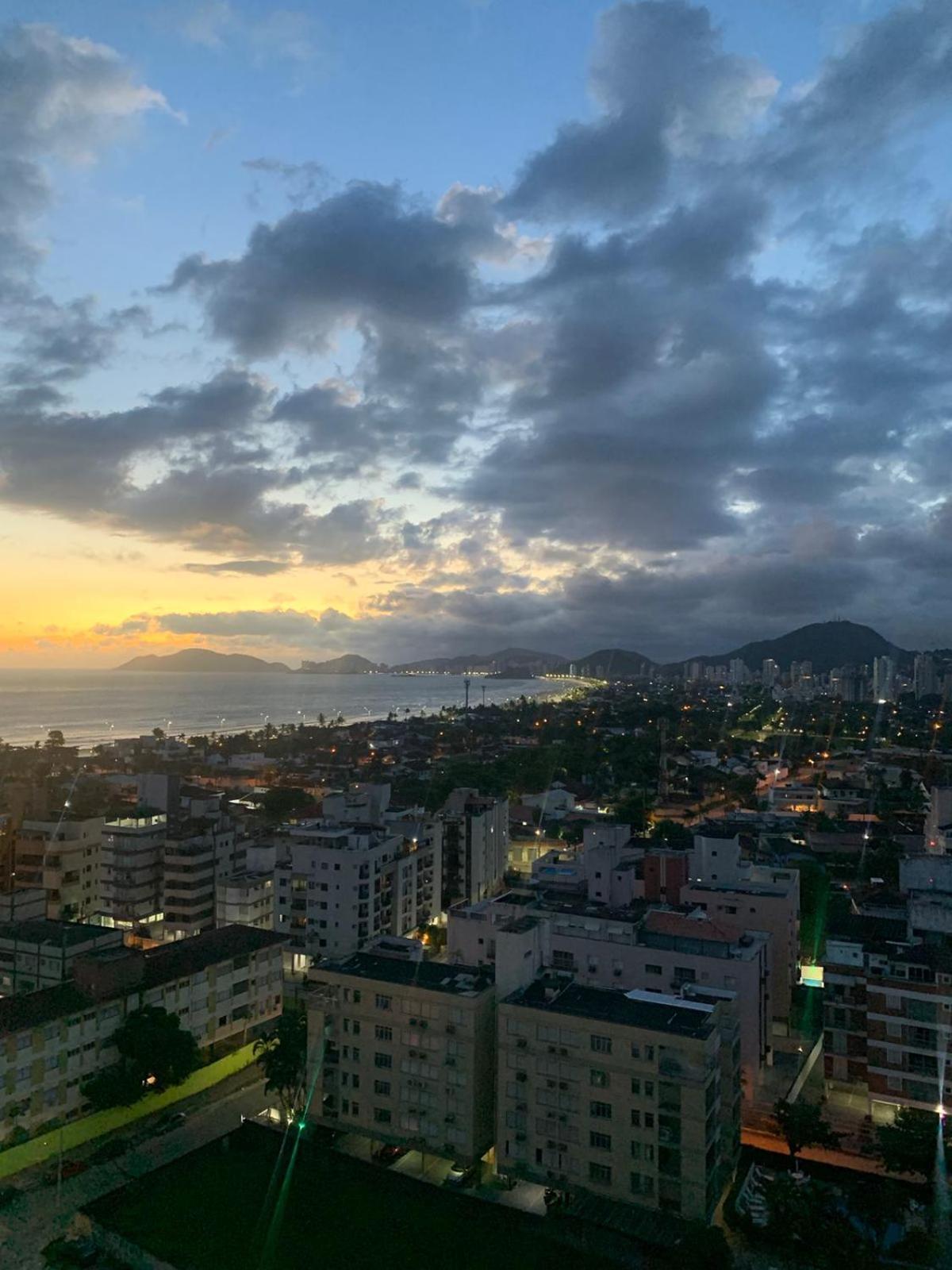 Vista Para Mar!!! Lazer Completo A Poucos Passos Da Praia Γκουαρούχα Εξωτερικό φωτογραφία